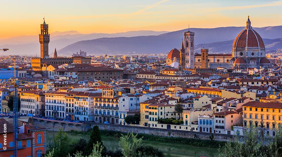 Vista di Firenze dopo il tramonto da Piazzale Michelangelo