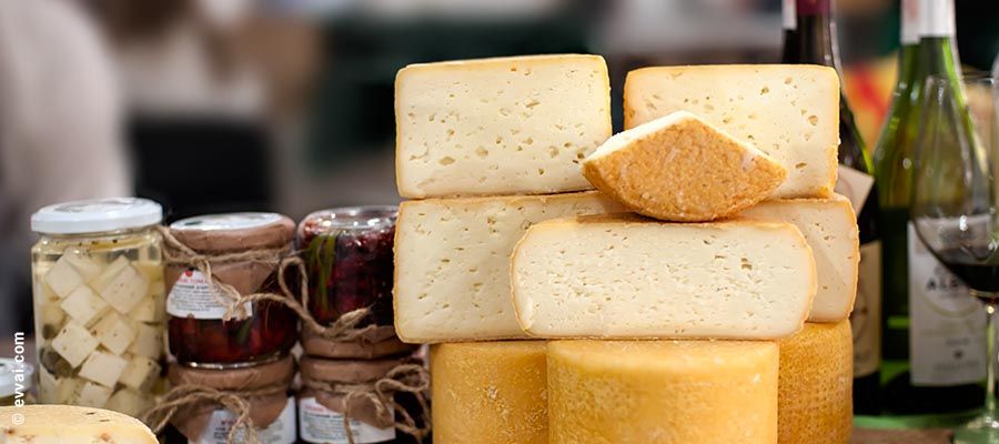 formaggio mercato locale consigli di viaggio